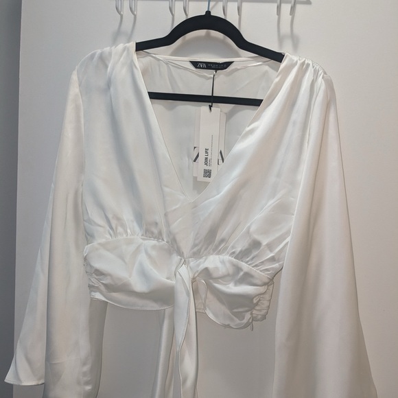 Zara size M Knotted Satin V-Neck Crop Top - Picture 2 of 10